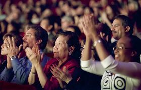 '二零一零年十二月二十三日晚，神韻紐約藝術團在美國德州休斯頓市著名的瓊斯廳劇院的第三場演出'