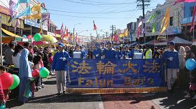 悉尼天國樂團參加荷頓街遊行