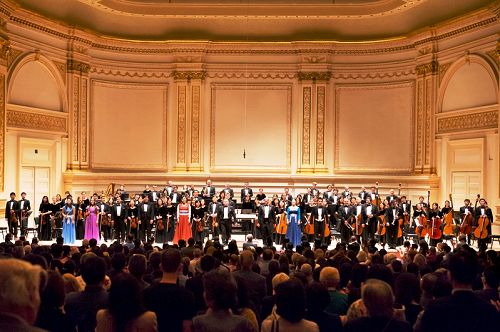 十月五日下午，神韻交響樂團音樂會在紐約卡內基音樂廳成功舉行（圖片來源：大紀元）