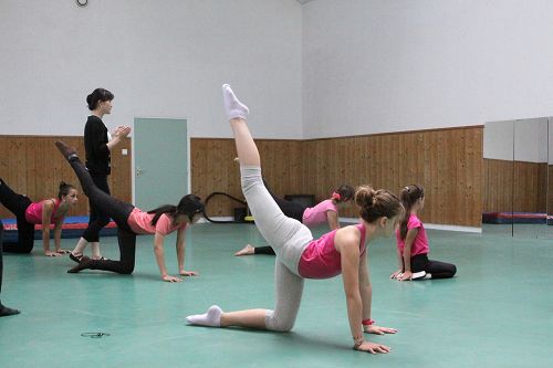 中國古典舞老師在上課