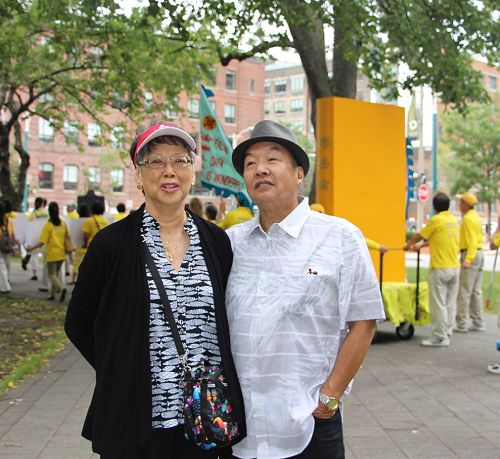 來自美國得克薩斯州的Wendy & Dr Paul Leung 夫妻倆，他們表示，任何迫害人的劊子手都是要送上審判台的。