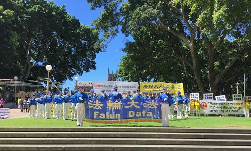 '圖1：二零一六年十月一日，法輪功學員在悉尼市中心海德公園舉行集會，呼籲停止迫害法輪功。'