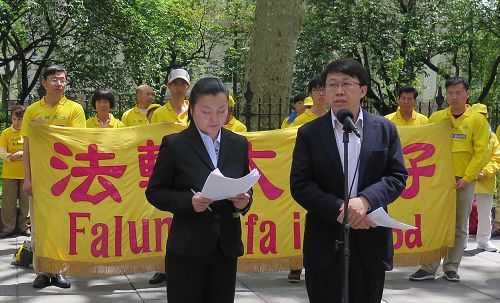 圖16：前北京空軍少校胡志明以親身經歷揭露中共對法輪功學員的殘酷迫害