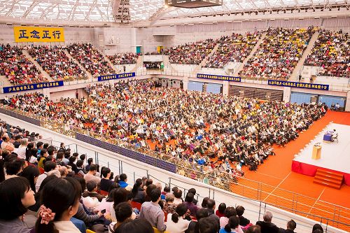 '圖1～3：二零一七年台灣法會在台灣大學體育館隆重召開。'