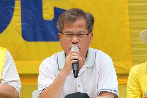 '圖6：香港前立法局議員馮智活在集會上發言。'