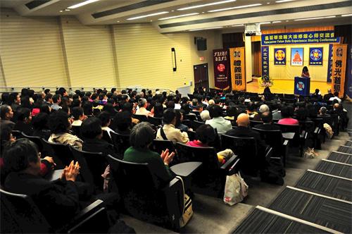 '圖：2018年4月28日，加拿大溫哥華地區法輪功學員在溫哥華Langara?College舉行了修煉心得交流會。'