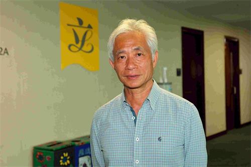 '圖6：香港立法會議員梁耀忠敬佩法輪功學員在迫害下堅持信仰'