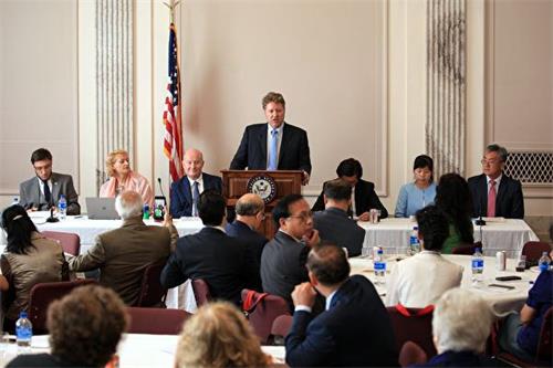 '圖1：七月二十三日，非政府組織「國際宗教自由圓桌論壇」在美國參議院舉辦場外會議，聚焦發生在中國的宗教迫害。'