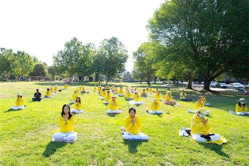 '圖1～3：法輪功學員在硅谷公園煉功'