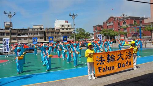 '圖1：山外車站旁籃球場腰鼓陣'