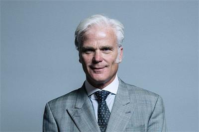 '圖1：上議院議員，德斯蒙德﹒斯韋恩爵士（Rt Hon Sir Desmond Swayne TD MP）'