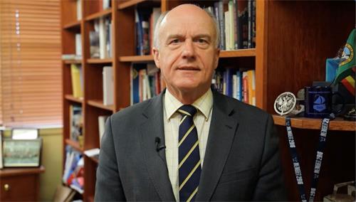 '圖1：澳洲自由黨聯邦參議員阿貝茨（Senator the Hon Eric Abetz）。'