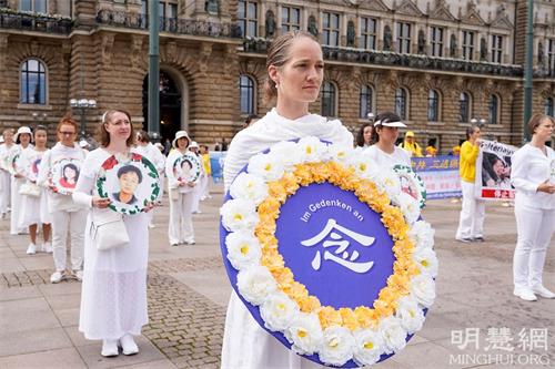 '圖4：悼念被中共迫害致死的法輪功學員。'