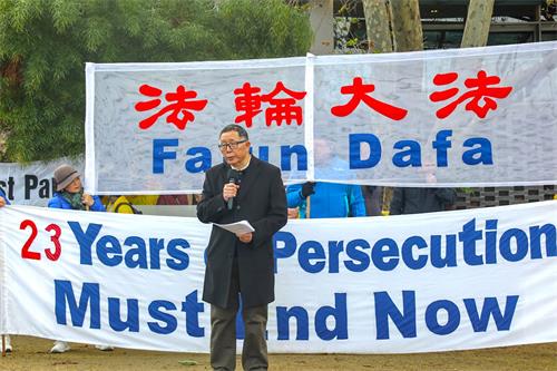 '圖2：二零二二年七月九日，維州法輪大法佛學會負責人樊惠強先生在墨爾本「七二零反迫害集會」上發言。'