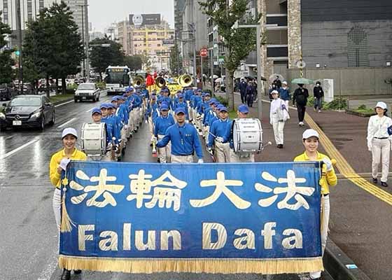 日本福岡法輪功反迫害遊行　民眾支持