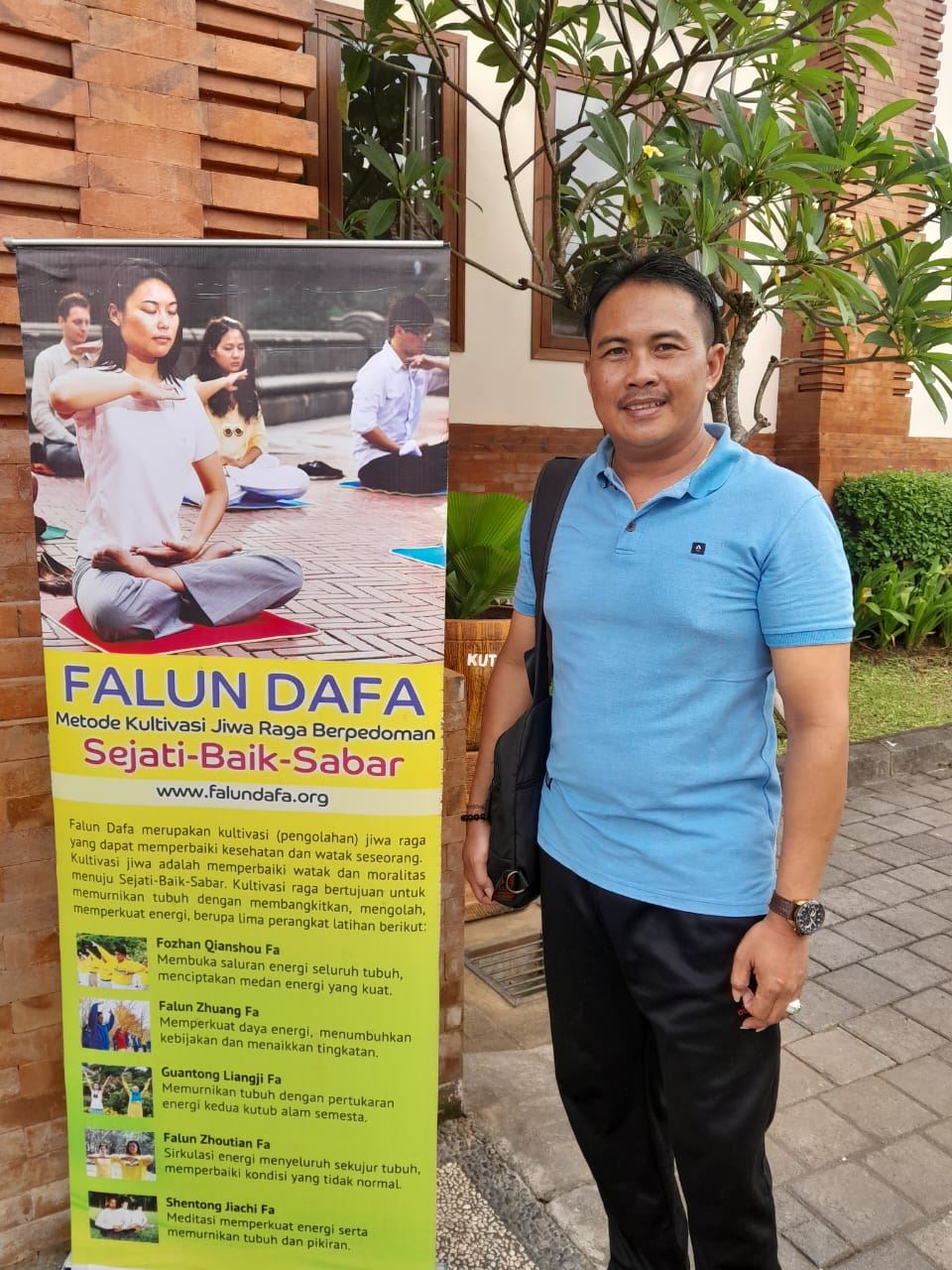 '圖5:蓋德﹒巴尤在第一次煉法輪大法五套功法時就體驗到了煉功的益處。'