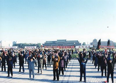 一九九八年五月，長春法輪功學員集體煉功