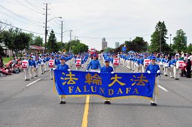 天國樂團參加大多倫多士嘉堡市舉行的國慶日遊行