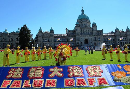 圖2：腰鼓隊表演