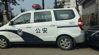 東麗法院周圍的警車