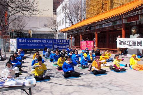 '圖1：2018年4月21日，加拿大蒙特利爾的部份法輪功學員在唐人街中山公園舉行集會和集體煉功，紀念4‧25萬人和平上訪19週年。'