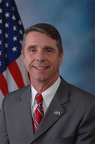 '圖3：美國弗吉尼亞州聯邦眾議員羅伯特﹒維特曼（Rep. Robert Wittman）說四二五紀念活動：「不僅標誌著世界史上的重要事件，而且也提醒我們銘記那些勇敢的上訪者們為爭取信仰自由而做出的犧牲。」'