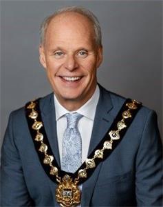 '圖20：安省奧沙華市（Oshawa）市長丹‧卡特（Dan Carter）。'