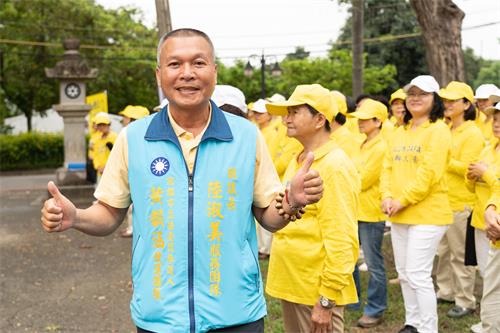 圖10：高雄市市議會副議長秘書林清旗說：「法輪大法好！祝法輪功師父生日快樂。」