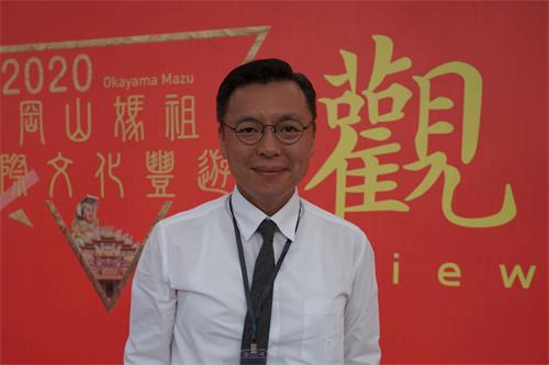 '圖9：多次為支持法輪功人權問題發聲的台灣立法委員趙天麟接受採訪時表示：「今次活動，法輪功團隊陣容龐大，法輪功已深受台灣民眾的歡迎和喜愛，我代表高雄市民感謝法輪功，謝謝。」'