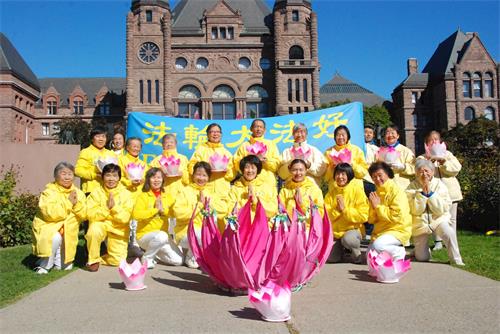 '圖6：多倫多皇后公園真相點學員恭祝師尊中秋快樂！'