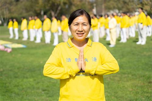 '圖4：修煉十年的阮女士說：「我想向師尊表達我發自內心的感恩。」'