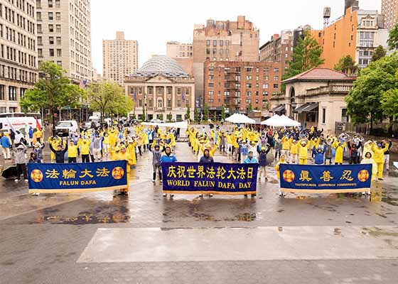 紐約學員歡慶世界法輪大法日