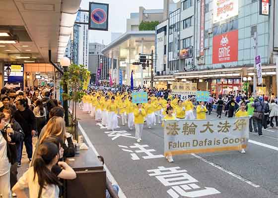 日本學員金澤慶典上傳播大法美好