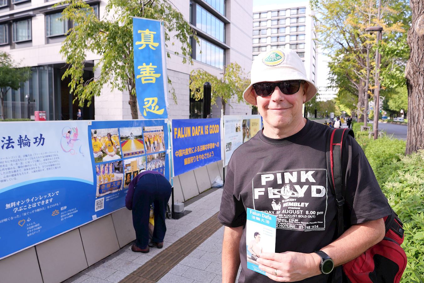 '圖8:英國人史蒂芬先生肯定和支持法輪功的「真、善、忍」價值觀。'