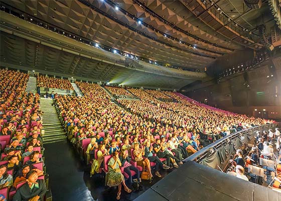 「神韻給世界帶來光明」2025演季800場演出圓滿落幕
