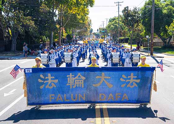法輪功亮相硅谷冠軍遊行　市長盛讚