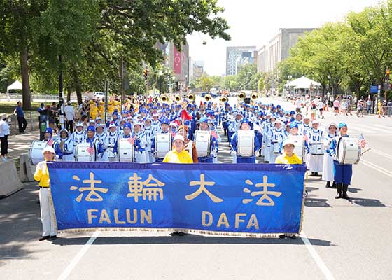 慶祝美國建國250週年法輪功團體受遊客歡迎